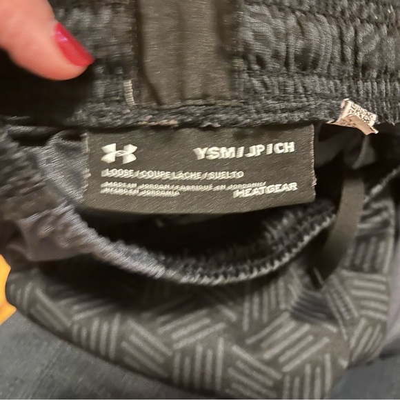 Boys Under Armour shorts - Picture 3 of 3